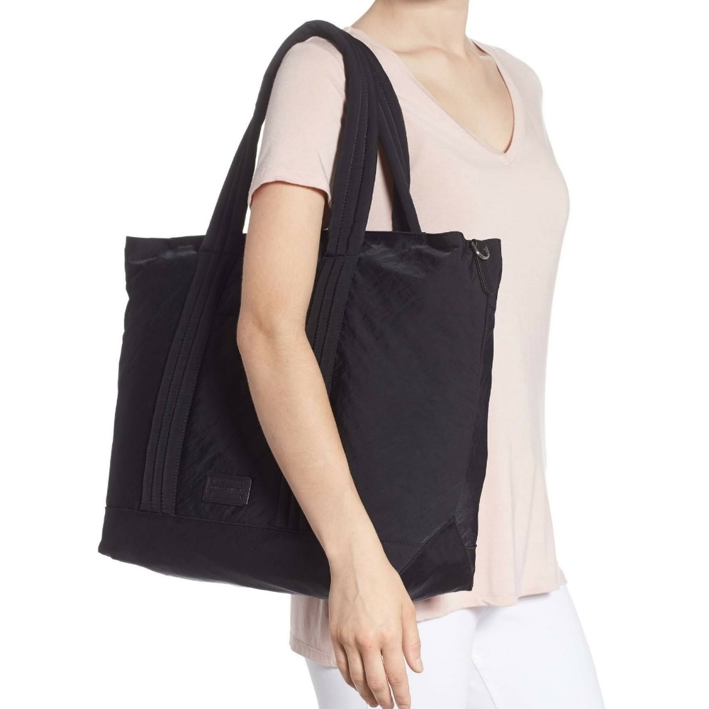 REBECCA MINKOFF Luca Nylon Weekender TRAVEL BAG Diaper Bag/Weekend Bag